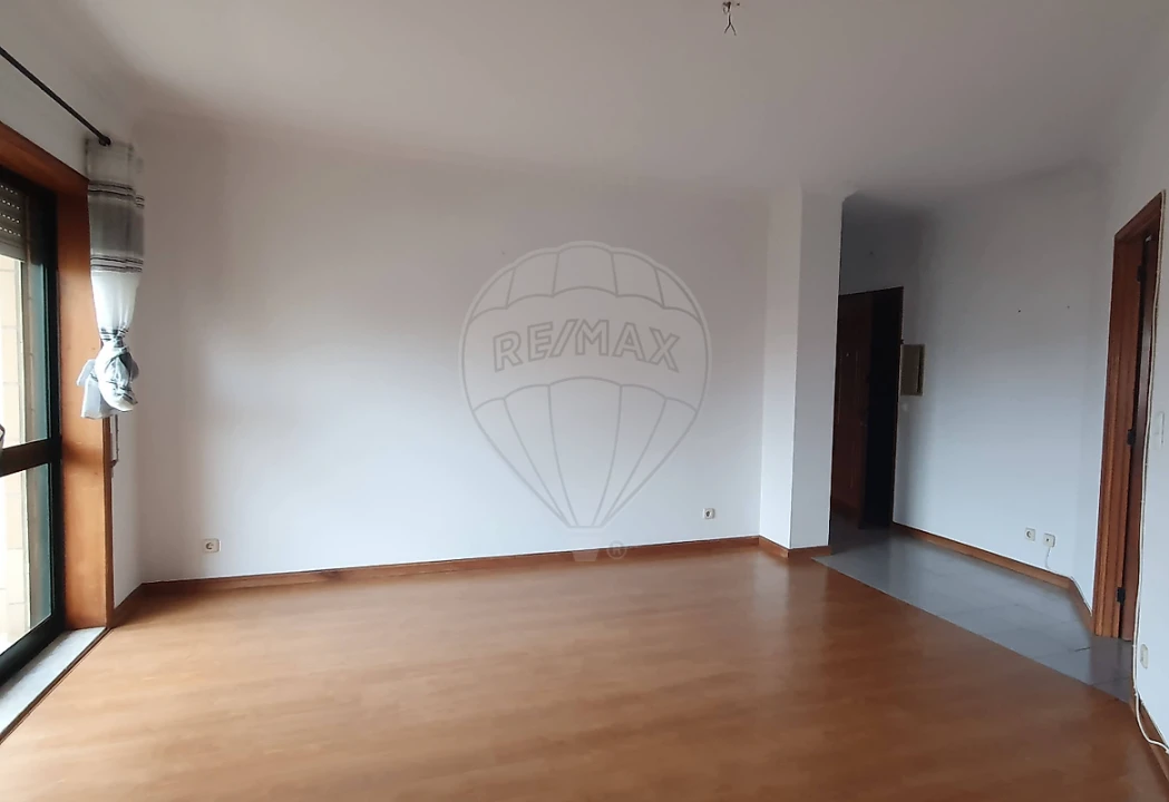 Apartamento T1 para Venda em Rio Tinto Foto 3