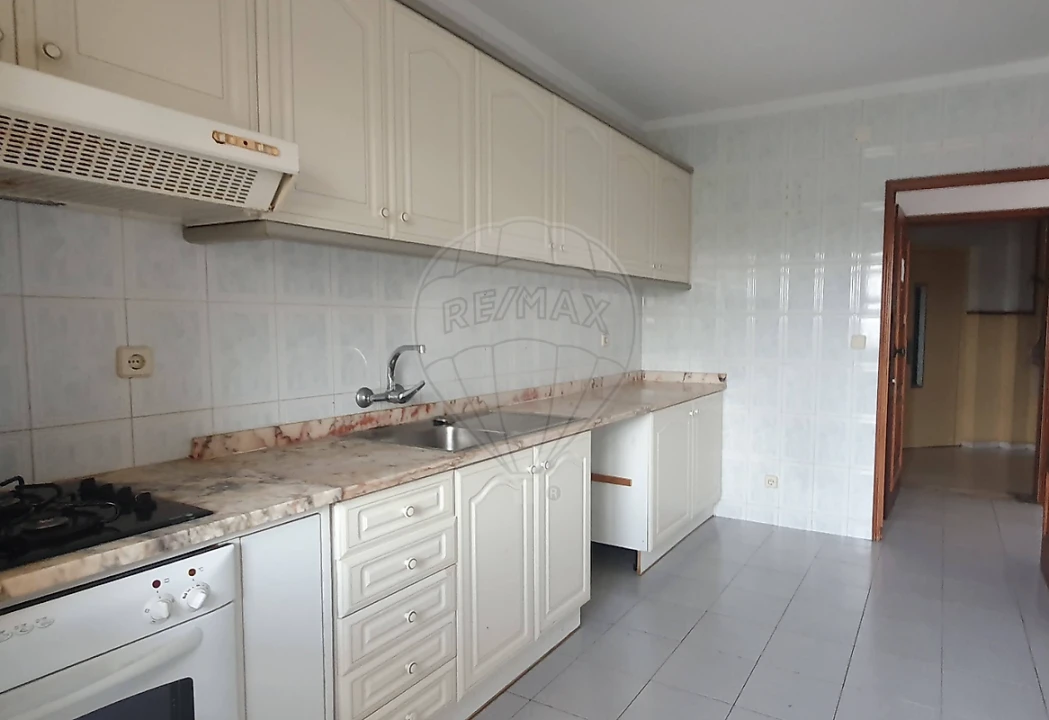 Apartamento T1 para Venda em Rio Tinto Foto 4
