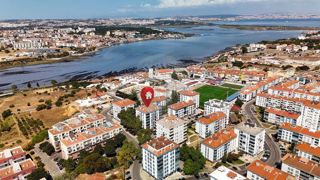 Apartamento T3 para Venda em Seixal, Arrentela e Aldeia de Paio Pires Foto 16
