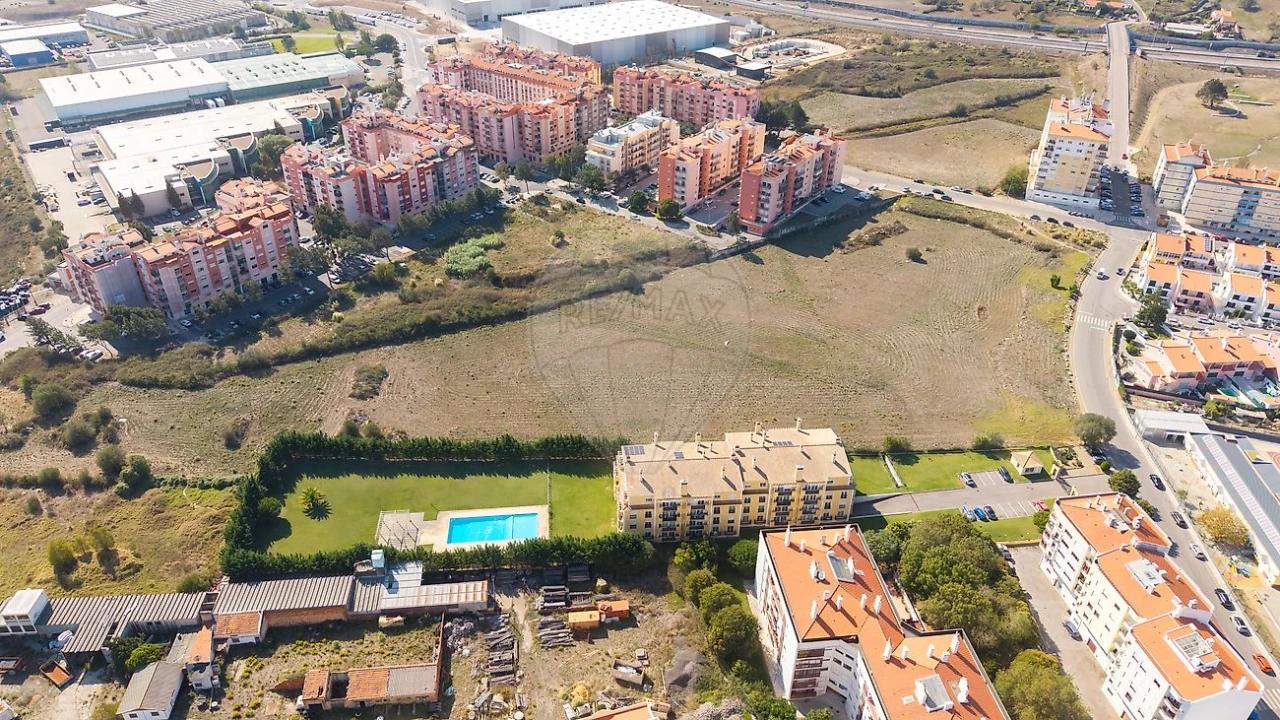 Terreno para Venda em Algueirão-Mem Martins Foto 1