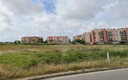 Terreno para Venda em Algueirão-Mem Martins
