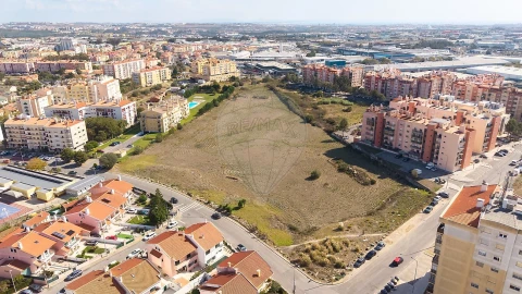 Terreno para Venda em Algueirão-Mem Martins