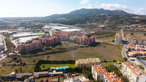 Terreno para Venda em Algueirão-Mem Martins