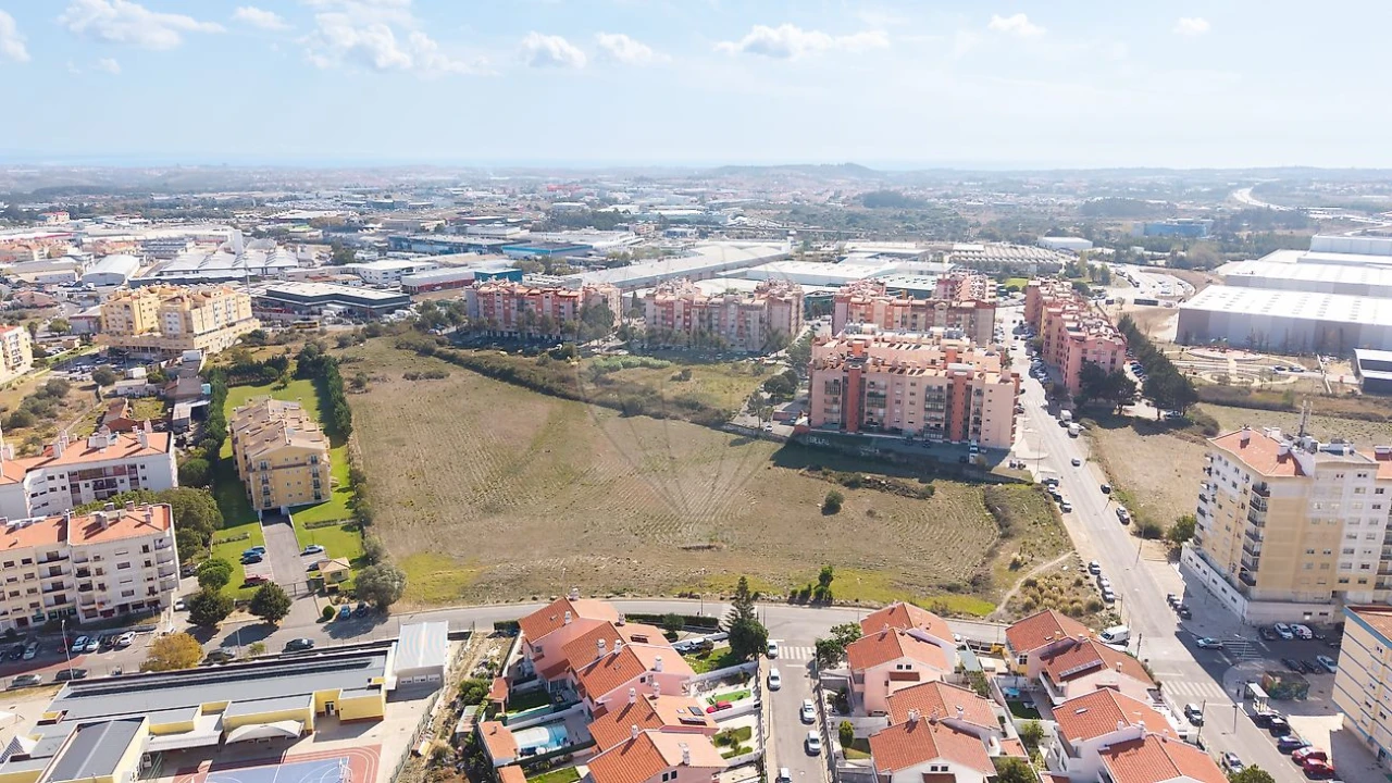 Terreno para Venda em Algueirão-Mem Martins Foto 3