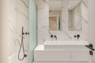 Apartamento T5 para Venda em Campolide