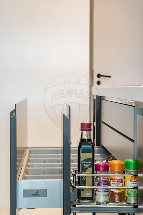Apartamento T5 para Venda em Campolide