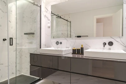Apartamento T5 para Venda em Campolide