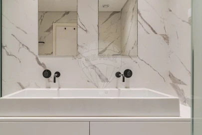 Apartamento T5 para Venda em Campolide