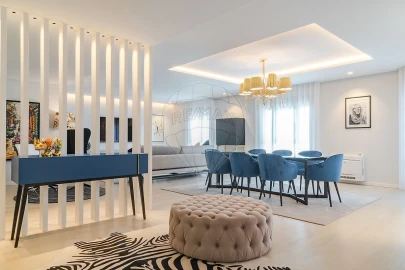 Apartamento T5 para Venda em Campolide