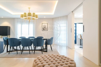 Apartamento T5 para Venda em Campolide