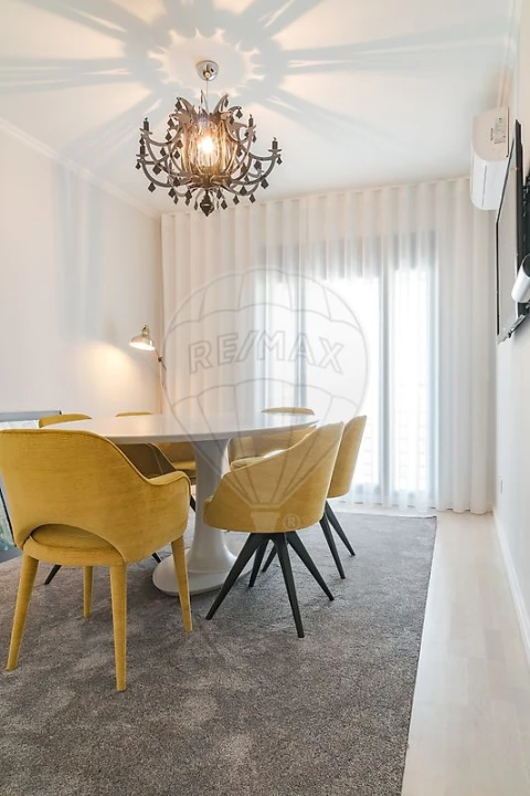 Apartamento T5 para Venda em Campolide