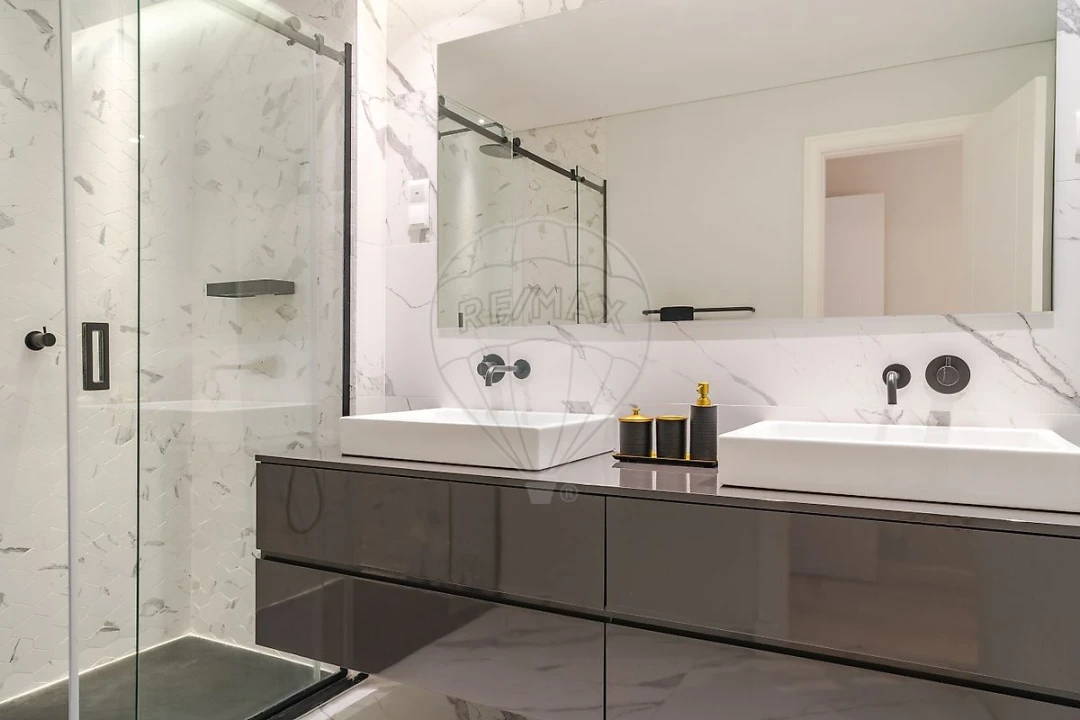 Apartamento T5 para Venda em Campolide Foto 38