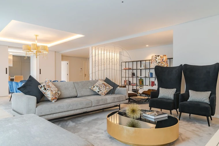 Apartamento T5 para Venda em Campolide Foto 12