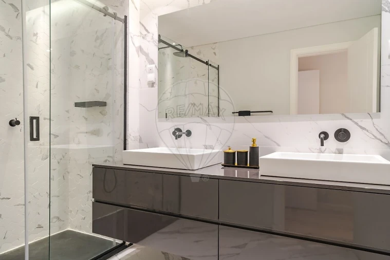 Apartamento T5 para Venda em Campolide Foto 38