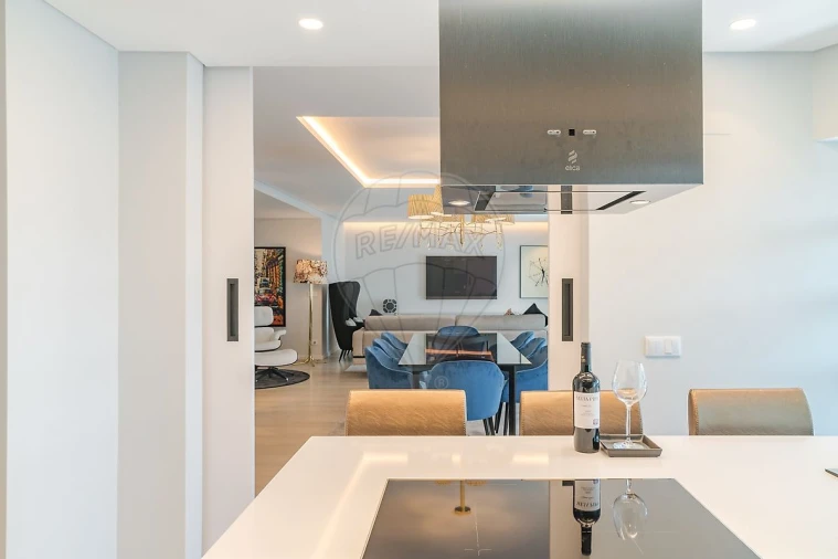 Apartamento T5 para Venda em Campolide Foto 23