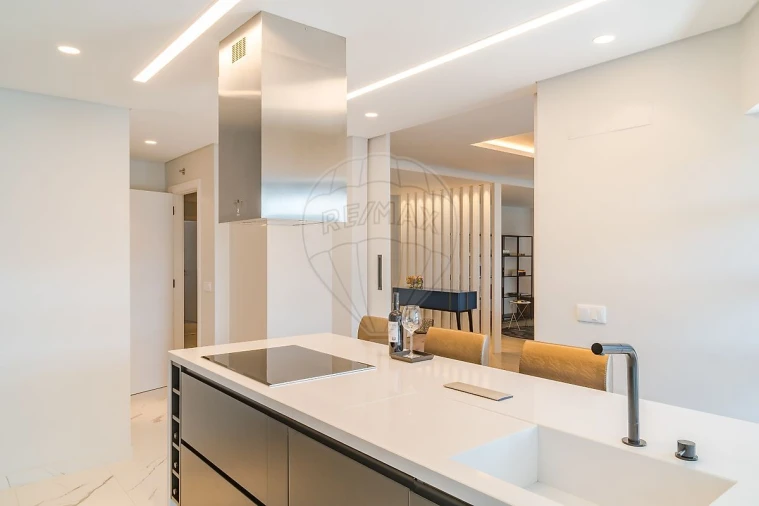Apartamento T5 para Venda em Campolide Foto 19