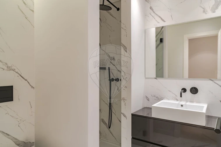 Apartamento T5 para Venda em Campolide Foto 35