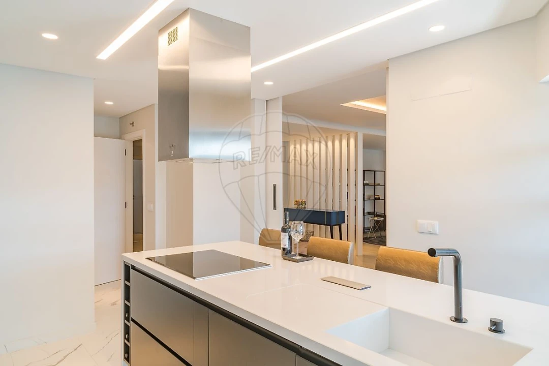 Apartamento T5 para Venda em Campolide Foto 19