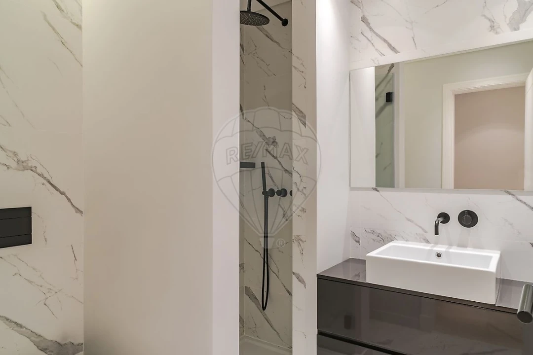Apartamento T5 para Venda em Campolide Foto 35