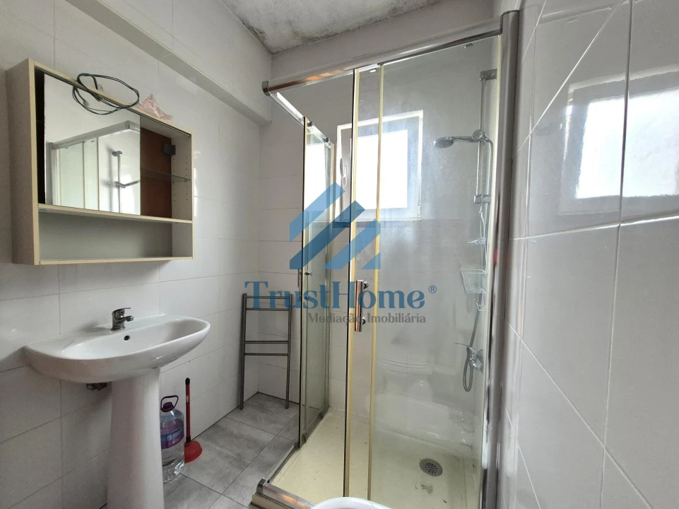 Apartamento T2 para Venda em Águas Livres Foto 16