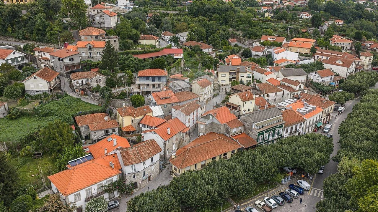 Moradia T4 para Venda em Bouro (Santa Maria) Foto 6