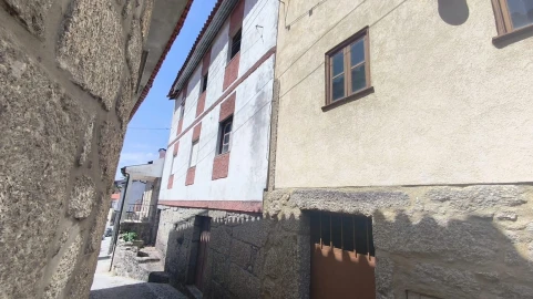 Moradia T4 para Venda em Bouro (Santa Maria)