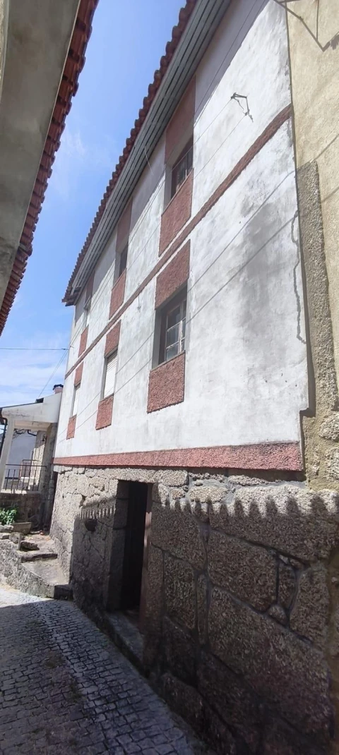 Moradia T4 para Venda em Bouro (Santa Maria)