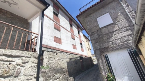 Moradia T4 para Venda em Bouro (Santa Maria)
