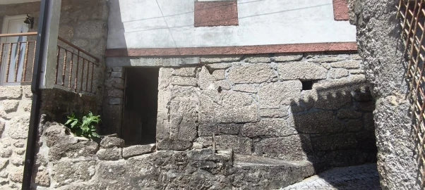 Moradia T4 para Venda em Bouro (Santa Maria)
