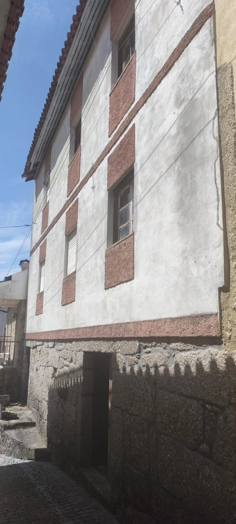 Moradia T4 para Venda em Bouro (Santa Maria)