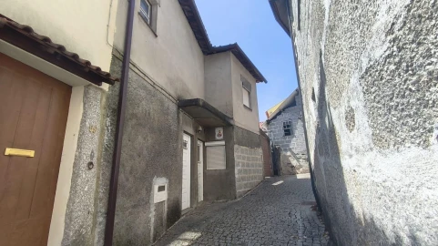 Moradia T4 para Venda em Bouro (Santa Maria)