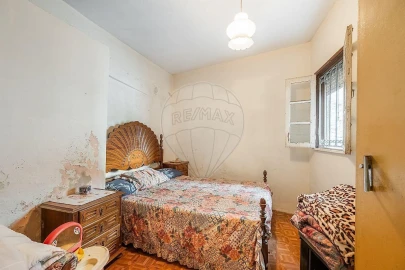 Moradia T4 para Venda em Bouro (Santa Maria)