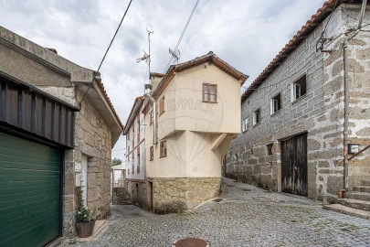 Moradia T4 para Venda em Bouro (Santa Maria)