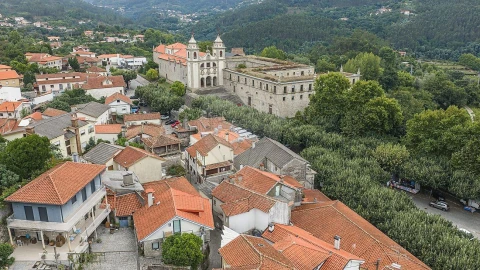 Moradia T4 para Venda em Bouro (Santa Maria)