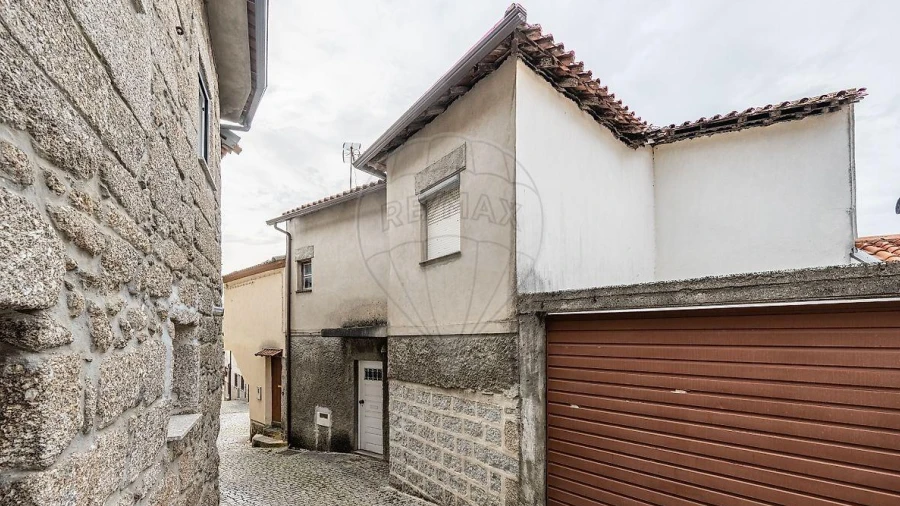 Moradia T4 para Venda em Bouro (Santa Maria)