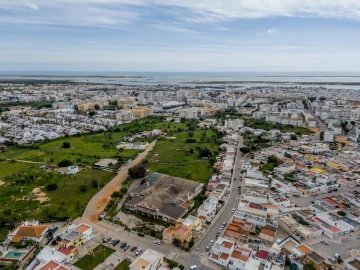 Terreno para Venda em Quelfes