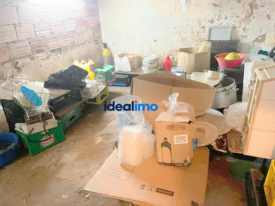 Prédio para Arrendamento em Paranhos Foto 24