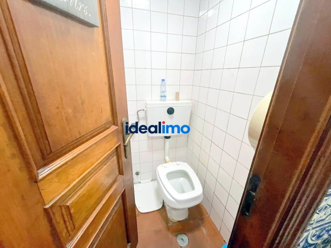 Prédio para Arrendamento em Paranhos Foto 18