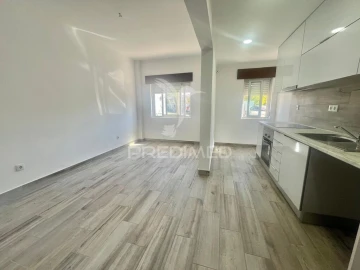 Apartamento T2 para Venda em Baixa da Banheira e Vale da Amoreira