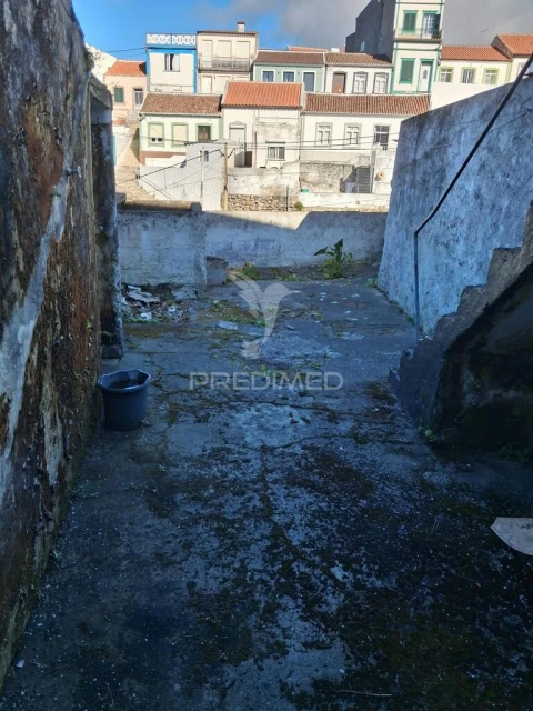Moradia T5 para Venda em Ribeirinha