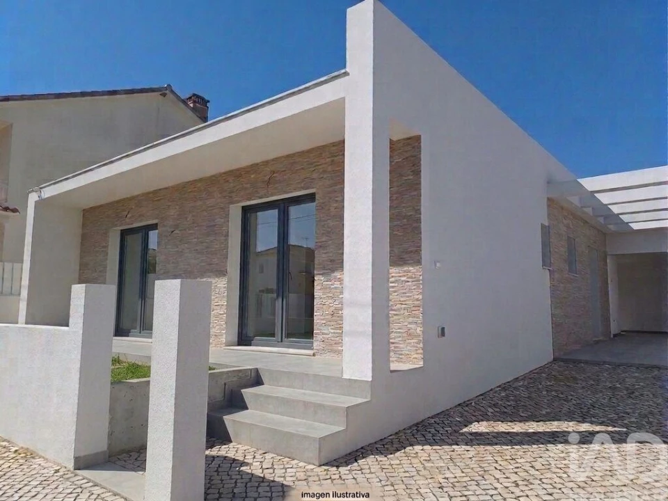 Moradia T4 para Venda em Fernao Ferro Foto 1