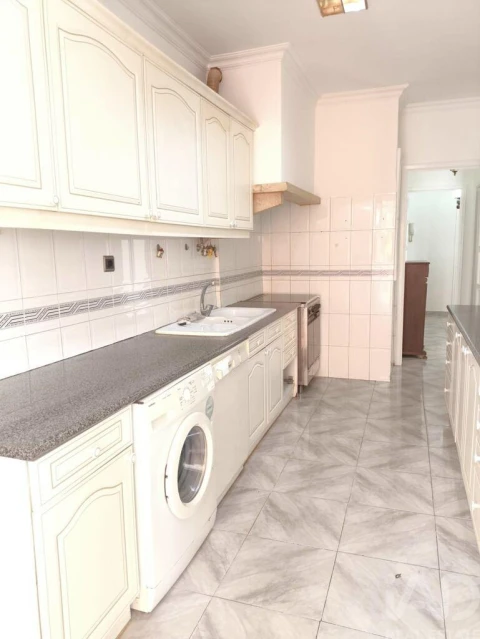 Apartamento T2 para Venda em Benfica