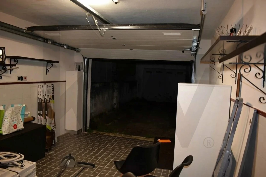 Garagem para Arrendamento em Santo Antonio dos Olivais Foto 1