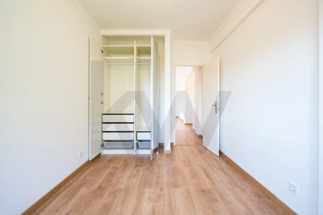 Apartamento T1 para Arrendamento em Alfragide Foto 11