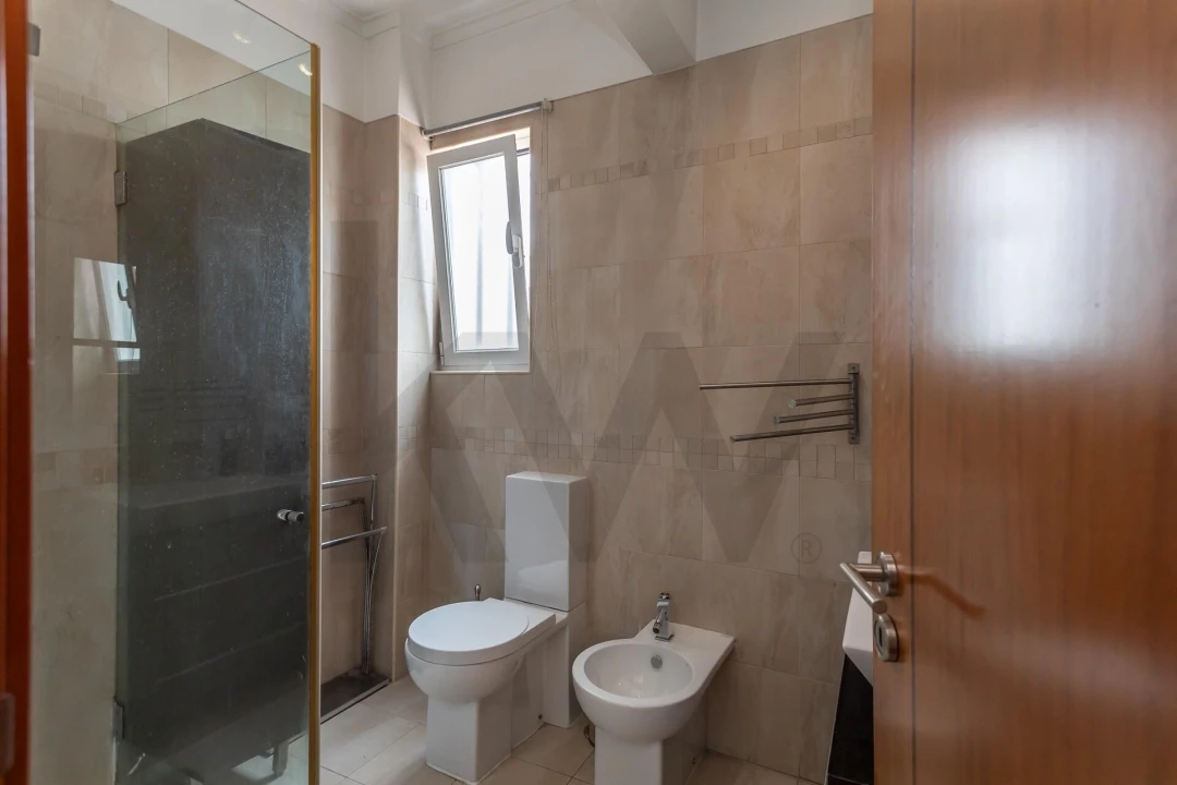 Apartamento T3 para Arrendamento em Benfica Foto 25