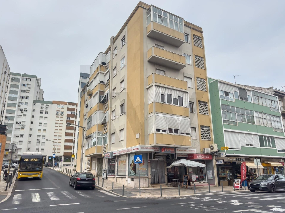 Apartamento T3 para Arrendamento em Benfica Foto 35