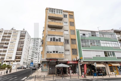 Apartamento T3 para Arrendamento em Benfica