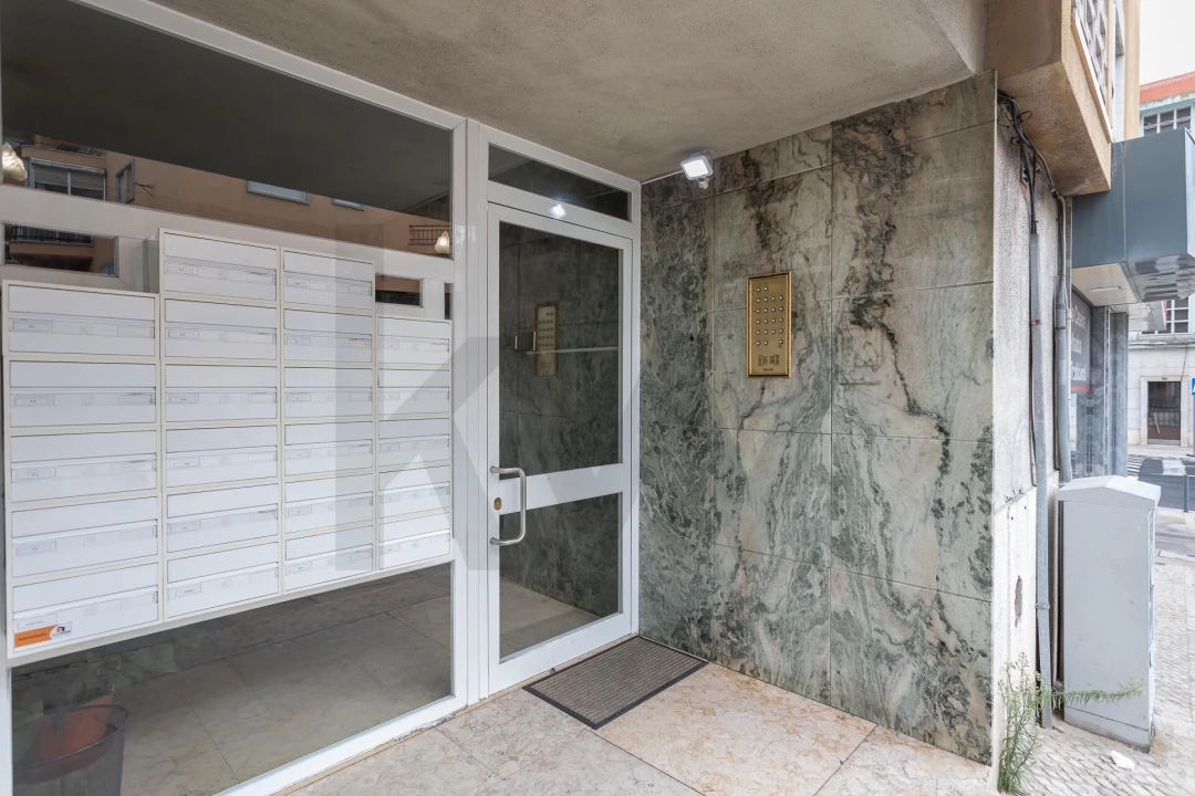 Apartamento T3 para Arrendamento em Benfica Foto 31