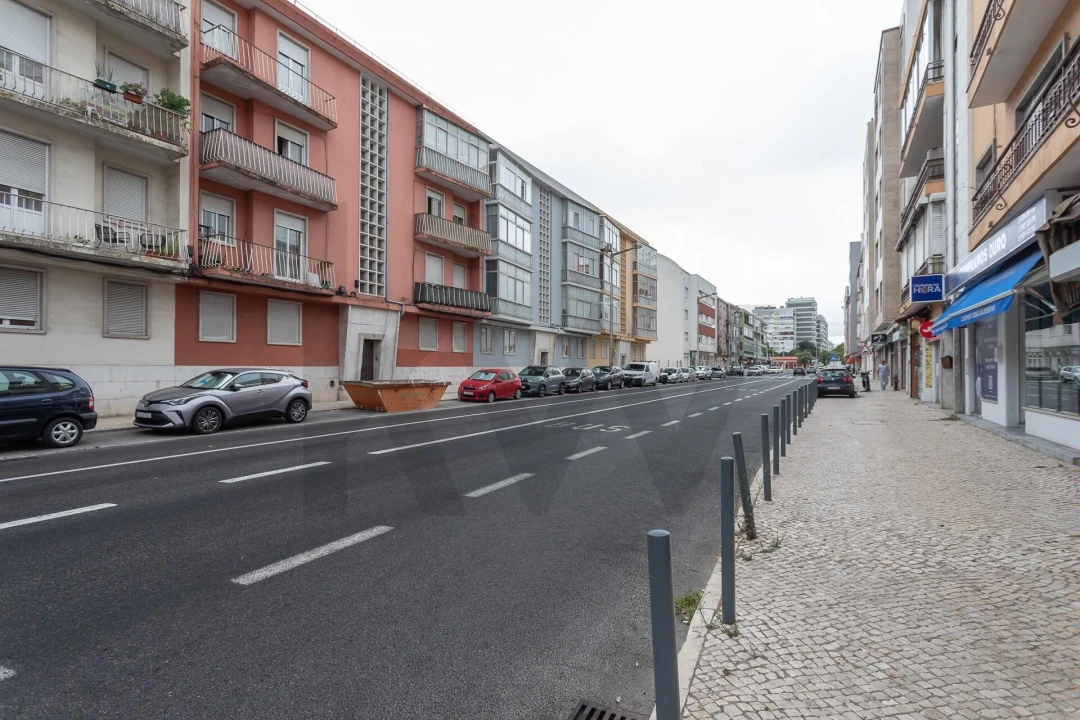 Apartamento T3 para Arrendamento em Benfica Foto 33