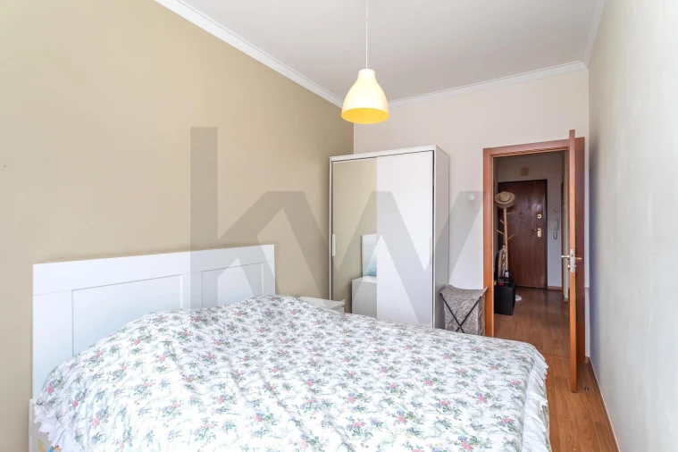 Apartamento T3 para Arrendamento em Benfica Foto 4